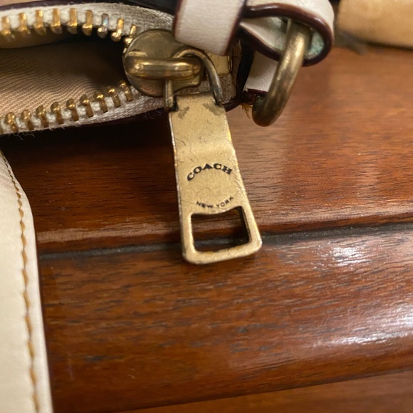 Rare Coach Rose Canvas Crossbody, Adjustable Strap, Interior/Exterior Pockets - Picture 4 of 8